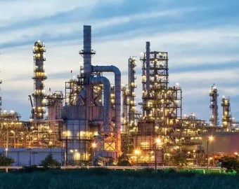 Ataques de EE.UU. e Israel a Irán disparan precios del petróleo y tensionan la distribución global de gas