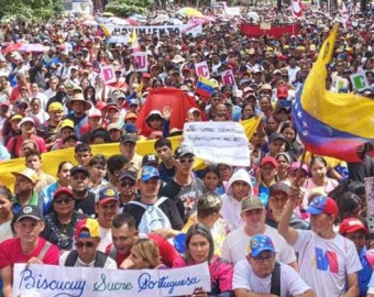 Magisterio venezolano marcha en Caracas por liberación de presidente Maduro y Cilia Flores