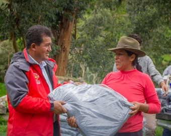 Municipalidad Provincial de Grau entrega frazadas a familias vulnerables para enfrentar bajas temperaturas