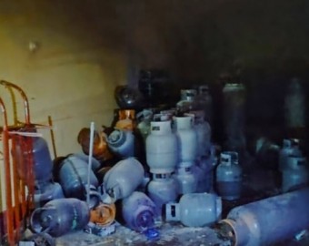 Bomba de tiempo: casi se origina tragedia por incendio en distribuidora de gas en el centro de Uripa 