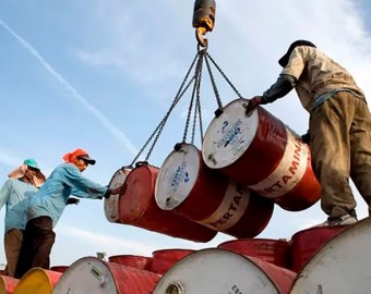 El petróleo vuelve a subir y toca los 126 dólares por barril