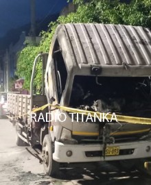 Delincuentes prenden fuego a camión minero en Villa Ampay