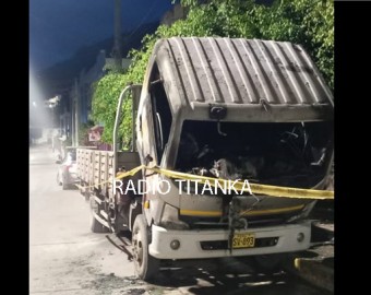Delincuentes prenden fuego a camión minero en Villa Ampay