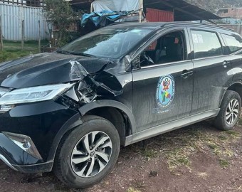Consejero Jaime Osorio denuncia choque de moderna camioneta de UGEL Cotabambas