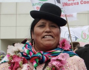 Puno: rechazan ataques racistas contra candidata Brígida Curo Bustincio