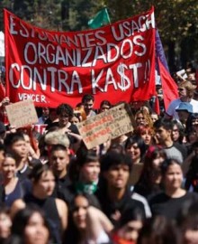 Estudiantes chilenos se movilizan contra recortes y políticas del Gobierno de Kast