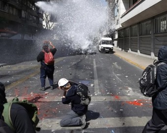 Chile: Gobierno de Kast reprime protestas de estudiantes chilenos contra recortes y alza de combustibles