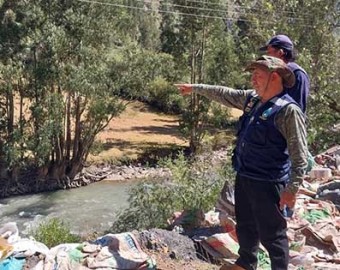 4,200 litros de petróleo contaminan río Chalhuanca tras volcadura de camión cisterna
