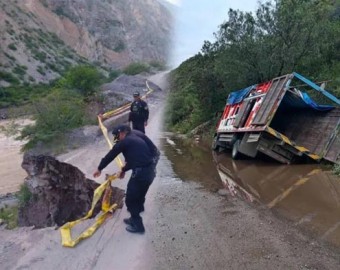 Ayacucho: desborde del río Mantaro continúa afectando la ruta a Huancayo