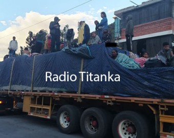 Extranjeros viajaban en parte superior de tráiler remolque poniendo en riesgo sus vidas