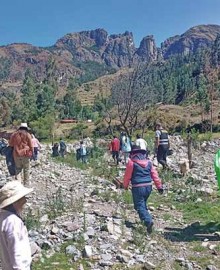 Comisaría PNP Totora Oropesa lidera jornada de limpieza en ribera del río Fusiray