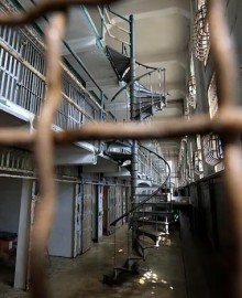 Amnistía Internacional denuncia violaciones de los DDHH en centros de detención de migrantes en Florida