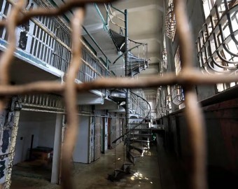 Amnistía Internacional denuncia violaciones de los DDHH en centros de detención de migrantes en Florida