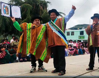 Comunidad de Kishuará reconoce a gerente de Radio Titanka por su aporte a la vigencia del runa simi