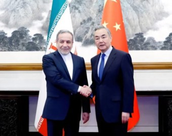 Irán y China fortalecen alianza estratégica frente a agresiones económicas de EE.UU.