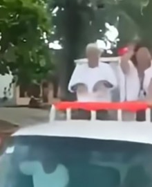 Keiko Fujimori recibió impacto de globo con agua durante recorrido político en Iquitos