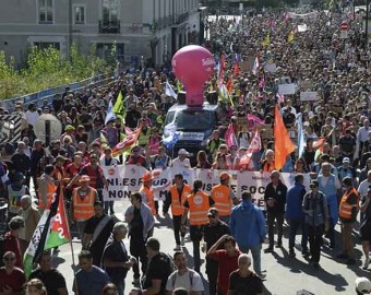 Francia: jornada de protestas contra el ajuste fiscal de Macron: reportan bloqueos y disturbios
