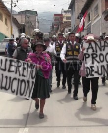 Pobladores de Pacobamba y Huancarama marcharon hasta sede de la ANA Apurímac