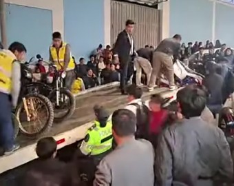 Estudiantes de la UTEA impiden que grúa se lleve sus motocicletas al depósito municipal