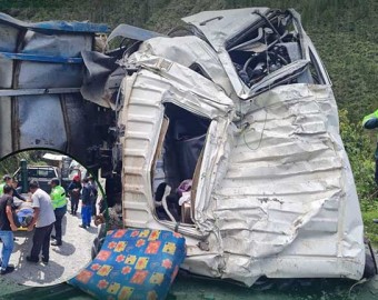 Cuatro heridos deja despiste y volcadura de camión FUSO en Lambrama