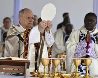 Papa León XIV denuncia desde Camerún que «un puñado de tiranos» asola el mundo