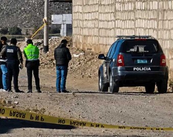 Arequipa: delincuentes asaltan a policías mientras dormían en patrullero y les roban sus armas en Hunter