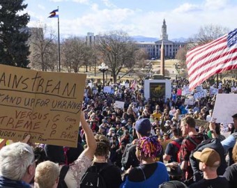 Protestas a lo largo de EEUU para rechazar las primeras medidas del gobierno de Trump