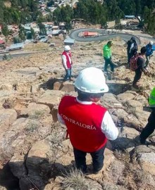 Huancavelica: Contraloría alerta sobre riesgo inminente de deslizamientos por grietas y deformaciones en el cerro Pucará