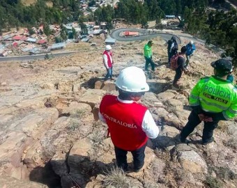 Huancavelica: Contraloría alerta sobre riesgo inminente de deslizamientos por grietas y deformaciones en el cerro Pucará