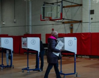 El voto anticipado en EE.UU. se dispara entre los votantes demócratas a una semana de las elecciones