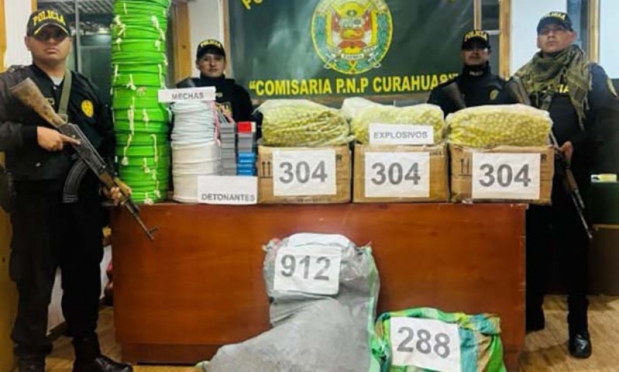 Policía halla más de 3 mil cartuchos de dinamita en campamentos mineros en Curahuasi 