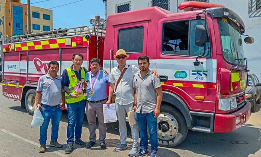 Cisterna contra incendios no ingresó a taller de mecánica 