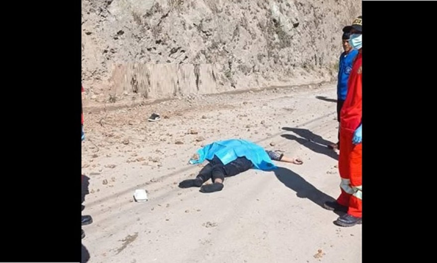 Investigan muerte de policía en actividad tras caer de barranco en Condebamba
