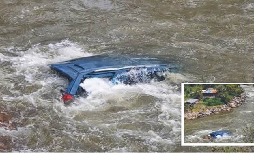 Dos personas desaparecidas tras caer camioneta  al río Antabamba