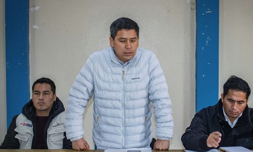 Alcalde y funcionarios convierten municipio de Ocobamba en cantina 