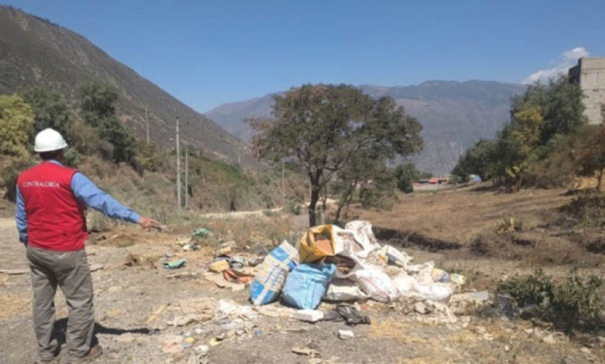 Abancay sin control: lanzan residuos sólidos y de demolición en fuentes de agua ante incapacidad de municipalidad 