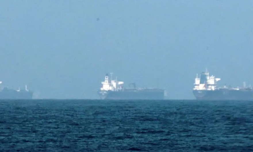 La tregua se tambalea: medios de Irán aseguran que el estrecho de Ormuz fue cerrado