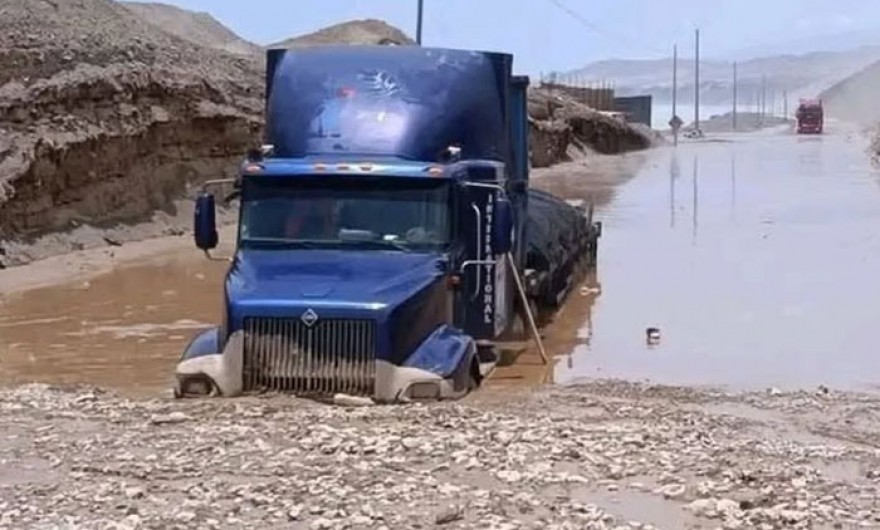 Lluvias intensas provocan huaicos y afectan carreteras y servicios en el sur del país