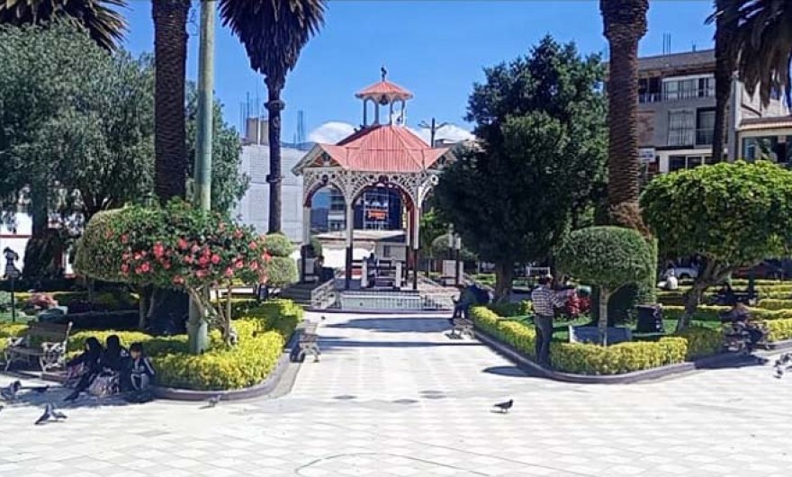 Pese al rechazo de la población alcalde Raúl Peña obstinado en destruir Plaza de Armas de Abancay 