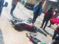 Conductor en presunto estado de ebriedad se da a la fuga tras atropellar a motociclista, en Challhuahuacho