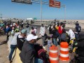 Migrantes en situación ilegal rompen cordón policial e ingresan a Perú por la frontera con Chile