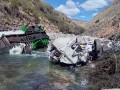 Camión cisterna sufre despiste y derrama combustible al río Chalhuanca