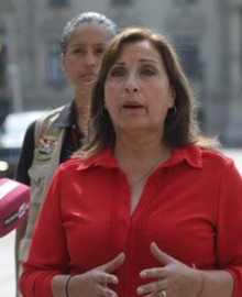 ¿Quién es Dina Boluarte, la abogada que asumió como primera presidenta del Perú tras intento de golpe de Estado?
