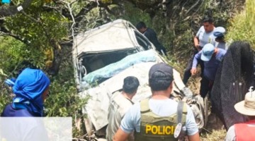 Un fallecido y cinco heridos tras caida de camioneta hacia abismo en Kutinachaca 