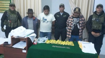 Detienen a tres sujetos por transportar 42 cartuchos de dinamita ilegal en Sañayca