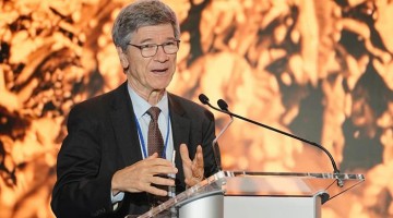 Jeffrey Sachs: “El mundo enfrenta la crisis más compleja desde el fin de la Guerra Fría”