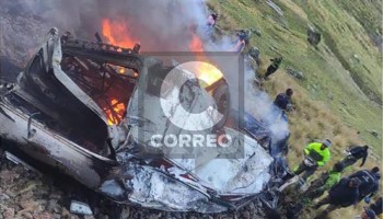 Huancavelica: vehículo vuelca y se incendia, conductor muere calcinado