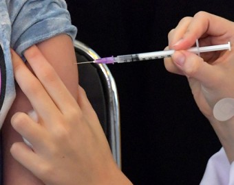 Vacunación a menores: niños podrán acudir con un adulto o tutor y no necesariamente con sus padres