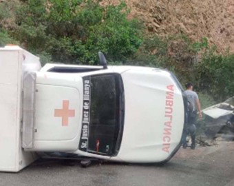 Dos heridos tras choque entre auto y ambulancia en Yaca 
