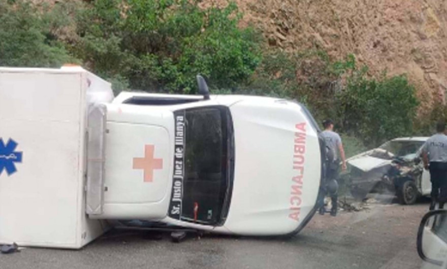 Dos heridos tras choque entre auto y ambulancia en Yaca 